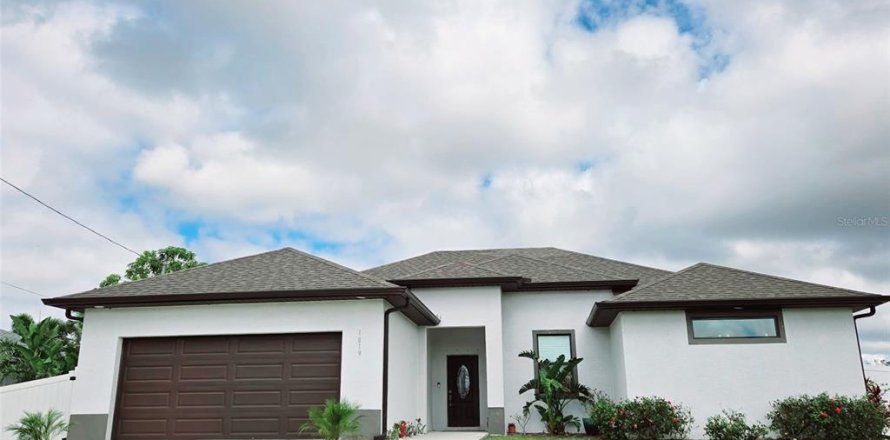 House in Cape Coral, Florida 3 bedrooms, 175.31 sq.m. № 1603149