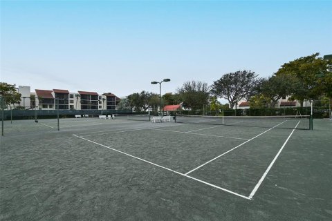 Condo in Longboat Key, Florida, 2 bedrooms  № 1917657 - photo 29