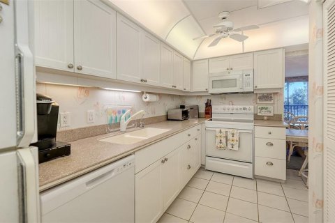 Condo in Longboat Key, Florida, 2 bedrooms  № 1917657 - photo 17