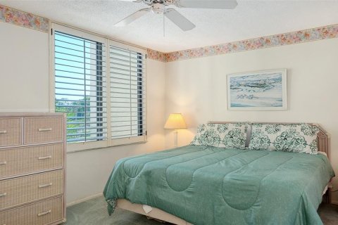 Condo in Longboat Key, Florida, 2 bedrooms  № 1917657 - photo 21