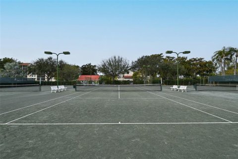 Condo in Longboat Key, Florida, 2 bedrooms  № 1917657 - photo 30