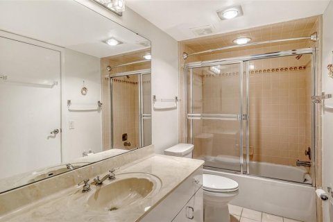 Condo in Longboat Key, Florida, 2 bedrooms  № 1917657 - photo 27