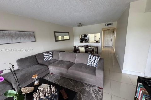 Condominio en venta en Coconut Creek, Florida, 2 dormitorios, 86.4 m2 № 1877732 - foto 3