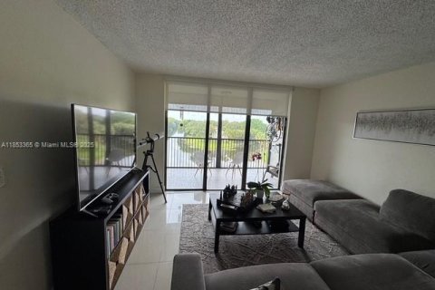 Condominio en venta en Coconut Creek, Florida, 2 dormitorios, 86.4 m2 № 1877732 - foto 2