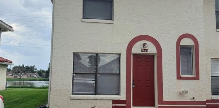 Townhouse in Orlando, Florida 2 bedrooms, 102.56 sq.m. № 2227200