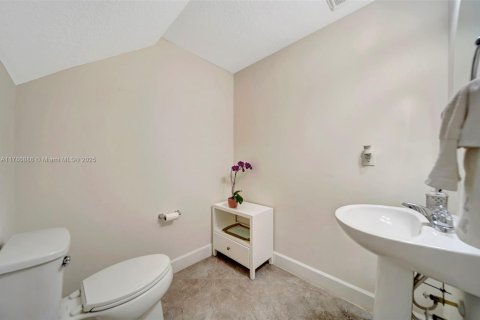 House in Sunrise, Florida 4 bedrooms, 294.69 sq.m. № 1643845 - photo 3