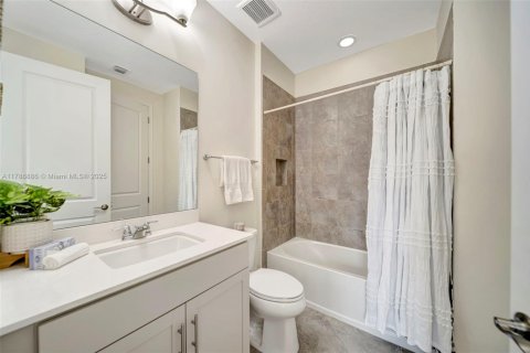 House in Sunrise, Florida 4 bedrooms, 294.69 sq.m. № 1643845 - photo 25