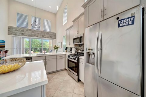 House in Sunrise, Florida 4 bedrooms, 294.69 sq.m. № 1643845 - photo 4