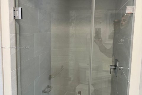 Propiedad comercial en venta en Miami, Florida № 1958233 - foto 4