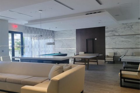 Condo in Miami, Florida, 2 bedrooms  № 2011876 - photo 26