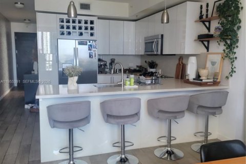 Condo in Miami, Florida, 2 bedrooms  № 2011876 - photo 19