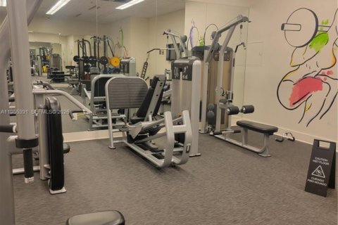 Condo in Miami, Florida, 2 bedrooms  № 2011876 - photo 23