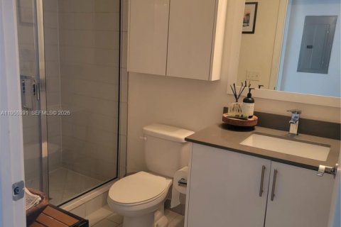 Condo in Miami, Florida, 2 bedrooms  № 2011876 - photo 8