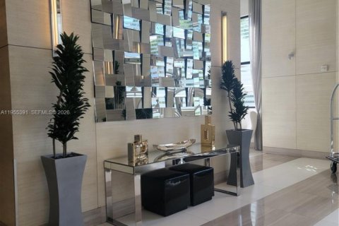 Condo in Miami, Florida, 2 bedrooms  № 2011876 - photo 24