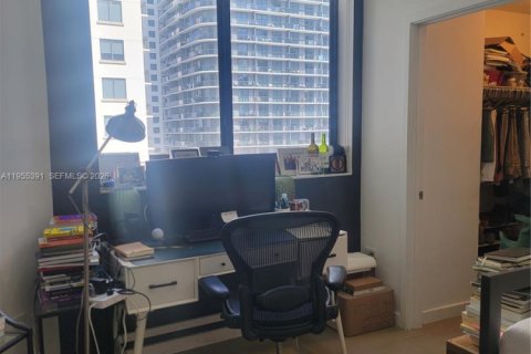 Condo in Miami, Florida, 2 bedrooms  № 2011876 - photo 9