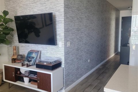 Condo in Miami, Florida, 2 bedrooms  № 2011876 - photo 22