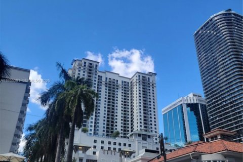 Condo in Miami, Florida, 2 bedrooms  № 2011876 - photo 4