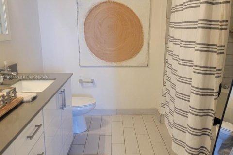 Condo in Miami, Florida, 2 bedrooms  № 2011876 - photo 17
