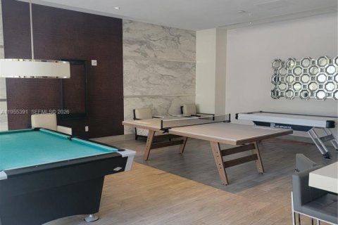 Condo in Miami, Florida, 2 bedrooms  № 2011876 - photo 28