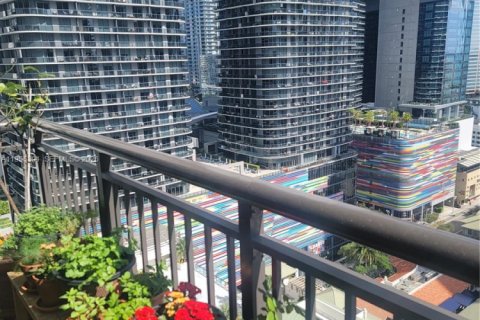 Condo in Miami, Florida, 2 bedrooms  № 2011876 - photo 14