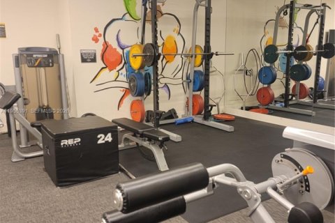 Condo in Miami, Florida, 2 bedrooms  № 2011876 - photo 25