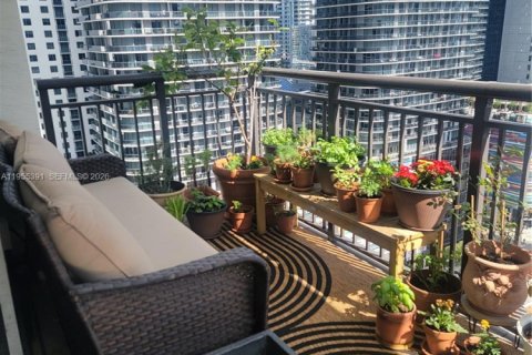 Condo in Miami, Florida, 2 bedrooms  № 2011876 - photo 21