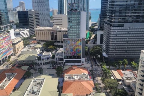 Condo in Miami, Florida, 2 bedrooms  № 2011876 - photo 13