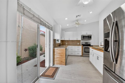 House in Boca Raton, Florida 3 bedrooms, 184.97 sq.m. № 2000349 - photo 18