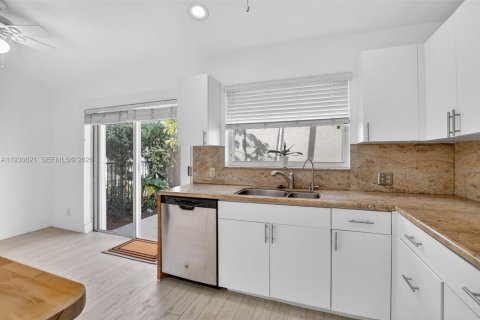 House in Boca Raton, Florida 3 bedrooms, 184.97 sq.m. № 2000349 - photo 15