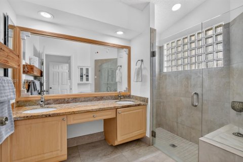 House in Boca Raton, Florida 3 bedrooms, 184.97 sq.m. № 2000349 - photo 23