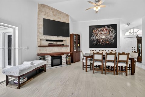 House in Boca Raton, Florida 3 bedrooms, 184.97 sq.m. № 2000349 - photo 9