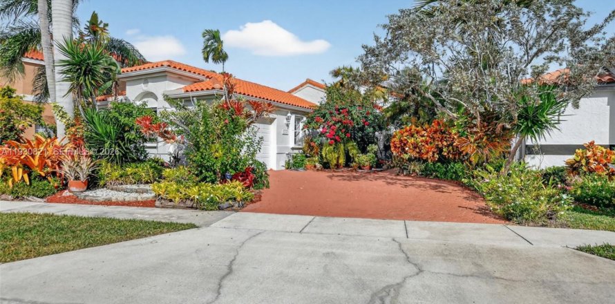 House in Boca Raton, Florida 3 bedrooms, 184.97 sq.m. № 2000349