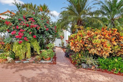 House in Boca Raton, Florida 3 bedrooms, 184.97 sq.m. № 2000349 - photo 4