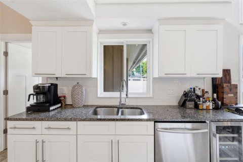 Villa ou maison à vendre à Seminole, Floride: 3 chambres, 183.95 m2 № 2202522 - photo 12