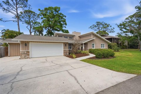 House in Seminole, Florida 3 bedrooms, 183.95 sq.m. № 2202522