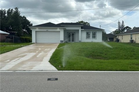 Casa en venta en Lehigh Acres, Florida, 3 dormitorios № 1969476 - foto 1