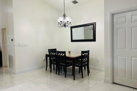 Casa en venta en Pembroke Pines, Florida, 3 dormitorios, 150.13 m2 № 1954465 - foto 2