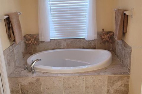 House in Port Charlotte, Florida 3 bedrooms, 200.02 sq.m. № 2195404 - photo 21