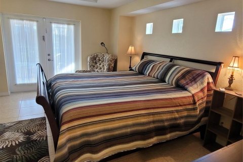 House in Port Charlotte, Florida 3 bedrooms, 200.02 sq.m. № 2195404 - photo 17