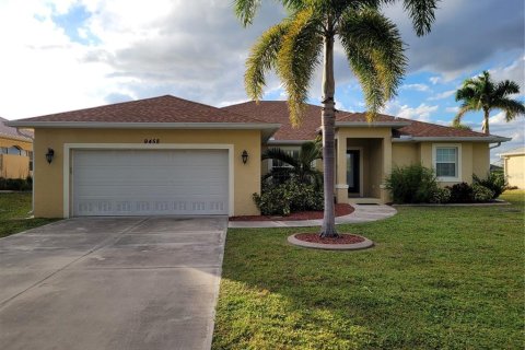 House in Port Charlotte, Florida 3 bedrooms, 200.02 sq.m. № 2195404