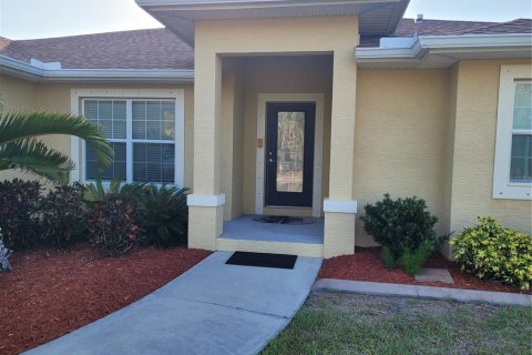 House in Port Charlotte, Florida 3 bedrooms, 200.02 sq.m. № 2195404 - photo 2