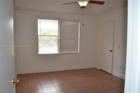 Condominio en alquiler en Pompano Beach, Florida, 2 dormitorios, 91.04 m2 № 1887643 - foto 9