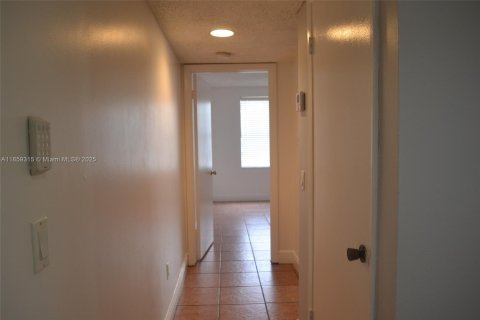 Condominio en alquiler en Pompano Beach, Florida, 2 dormitorios, 91.04 m2 № 1887643 - foto 8