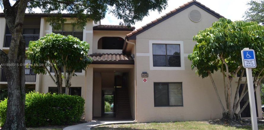 Condominio en Pompano Beach, Florida, 2 dormitorios  № 1887643