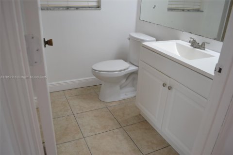 Condominio en alquiler en Pompano Beach, Florida, 2 dormitorios, 91.04 m2 № 1887643 - foto 10