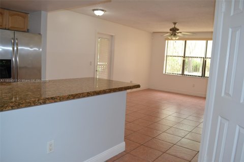 Condominio en alquiler en Pompano Beach, Florida, 2 dormitorios, 91.04 m2 № 1887643 - foto 2