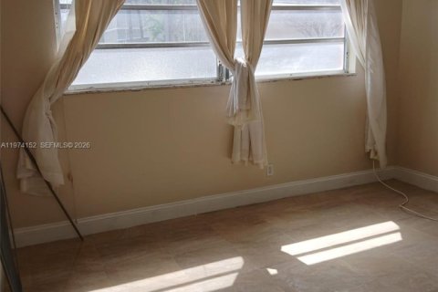 Снять в аренду квартиру в Халландейл-Бич, Флорида 1 спальня, 67.91м2, № 2079955 - фото 3