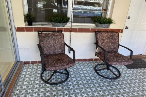 Снять в аренду квартиру в Халландейл-Бич, Флорида 1 спальня, 67.91м2, № 2079955 - фото 5