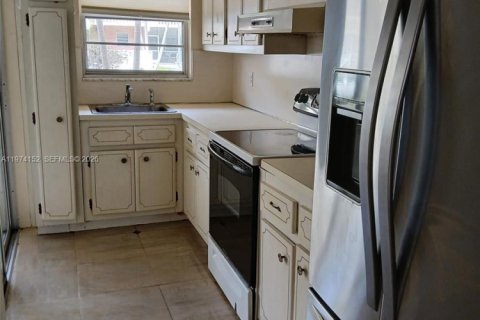 Снять в аренду квартиру в Халландейл-Бич, Флорида 1 спальня, 67.91м2, № 2079955 - фото 2
