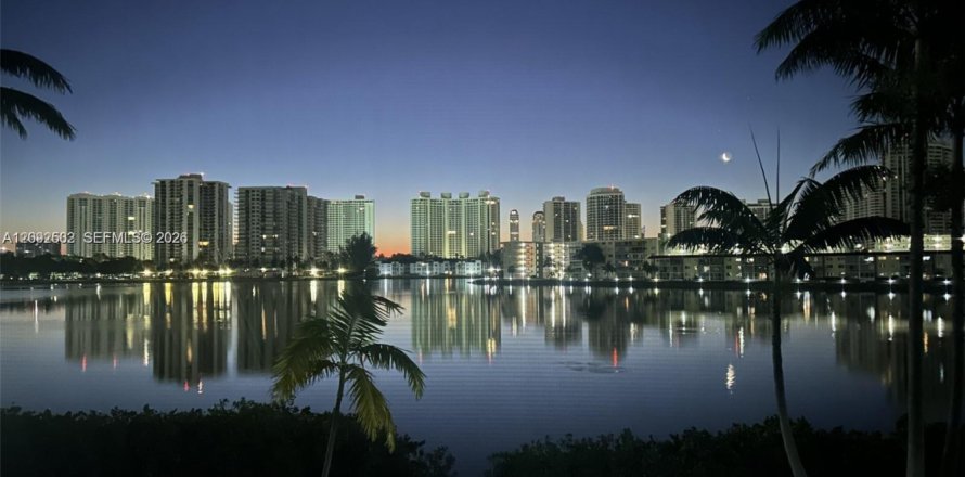 Condo à Aventura, Floride, 2 chambres № 2384644